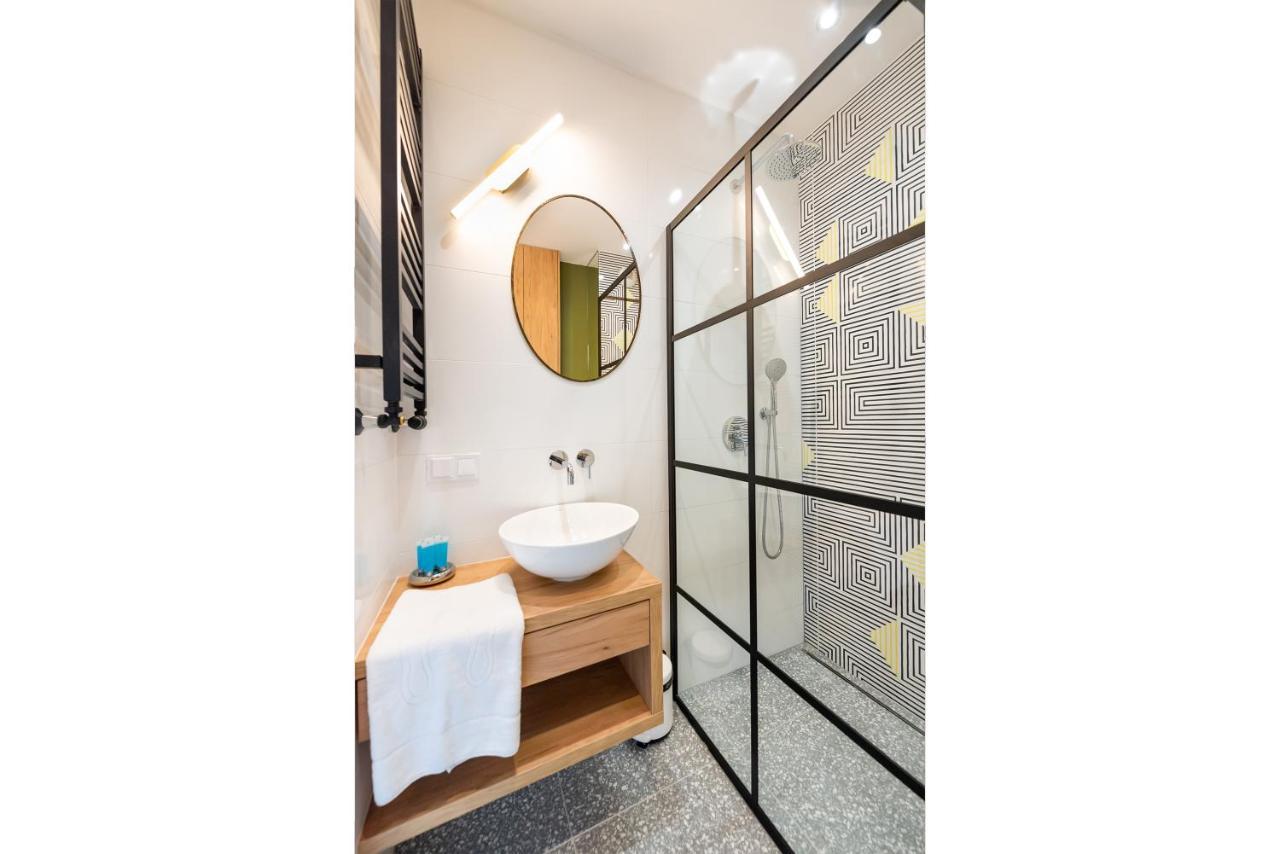 Nowa Praga Geometric Yellow Apartment Warsaw