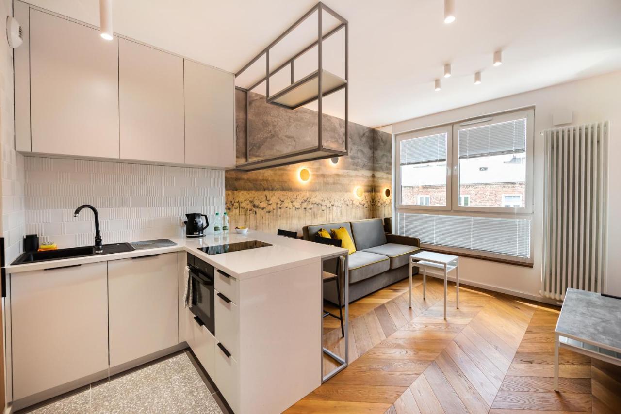 Nowa Praga Geometric Yellow Apartment