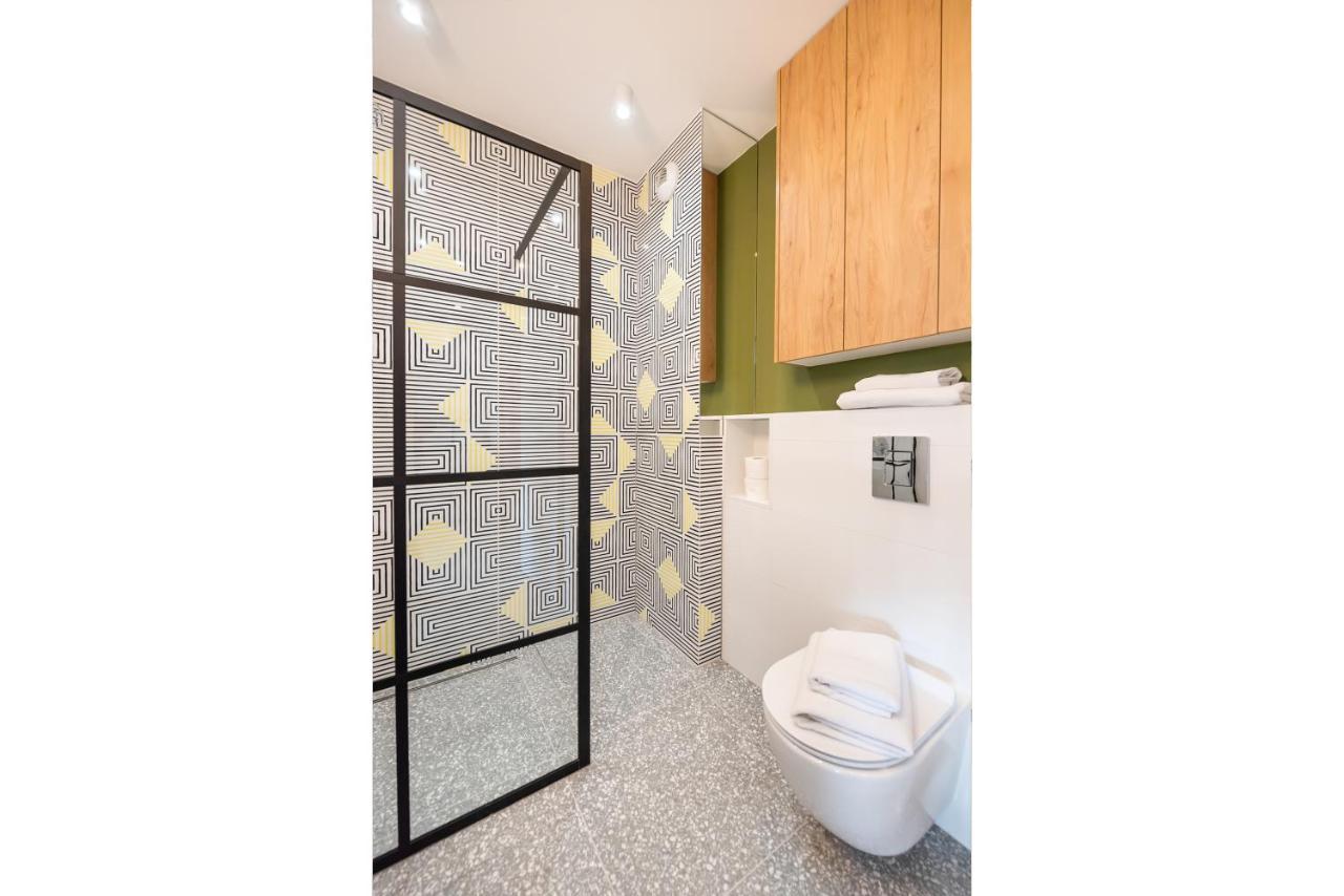 Nowa Praga Geometric Yellow Apartment *