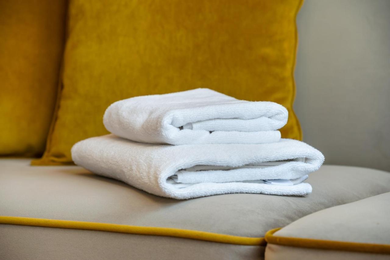 Nowa Praga Geometric Yellow Apartment