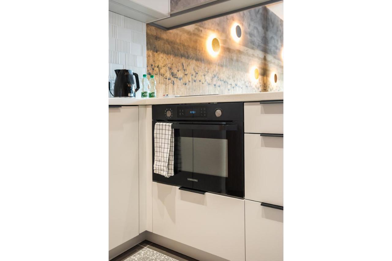 Nowa Praga Geometric Yellow Varsavia